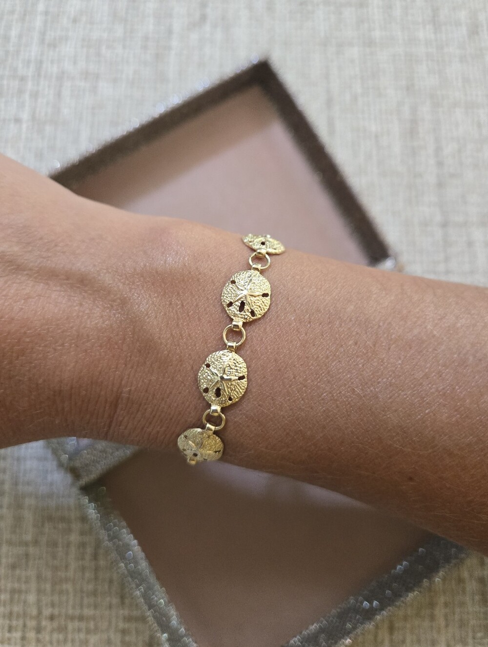 Vintage 14k Gold Sand Dollar Link Bracelet